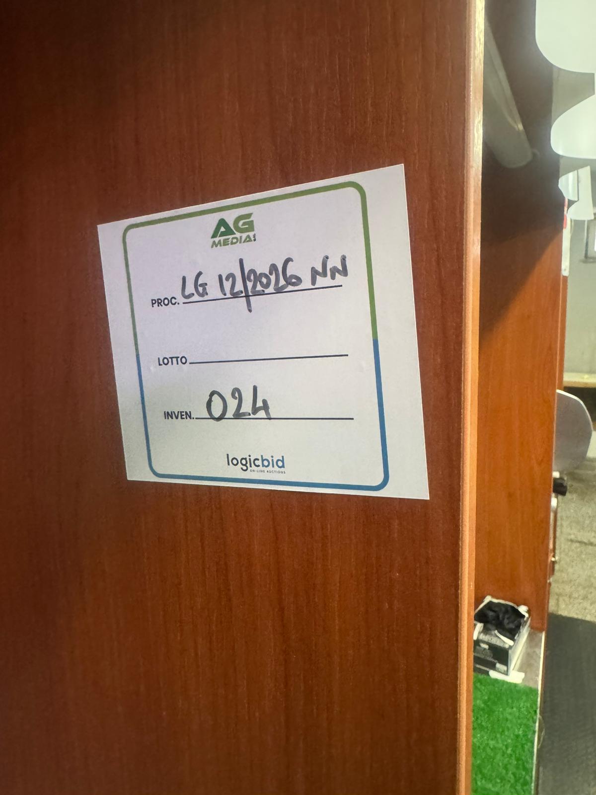 RETROBANCO IN LEGNO CON 8 ANTE PARTE BASSA PIU PARTE CENTRALE REFRIGERATA (Liquidazione Giudiziale CCI)