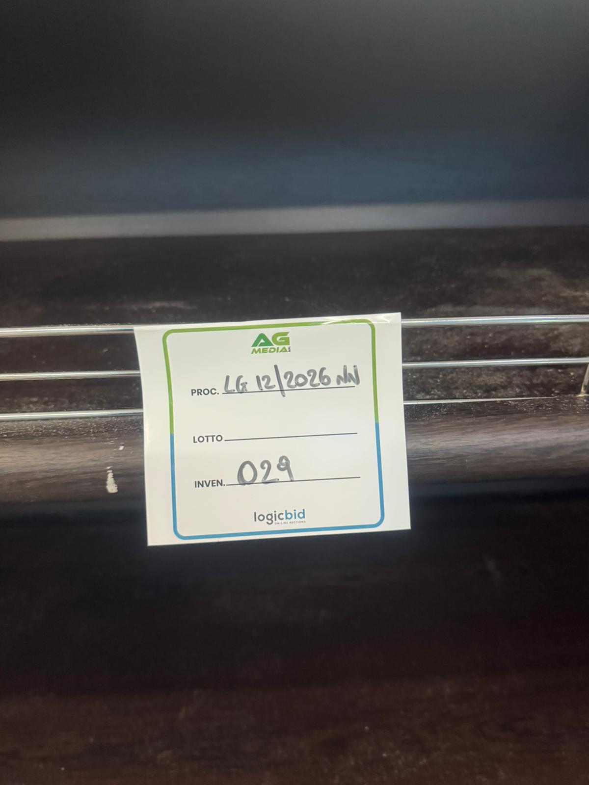 ESPOSITORI IN LEGNO SCURO A 6 RIPIANI (Liquidazione Giudiziale CCI)