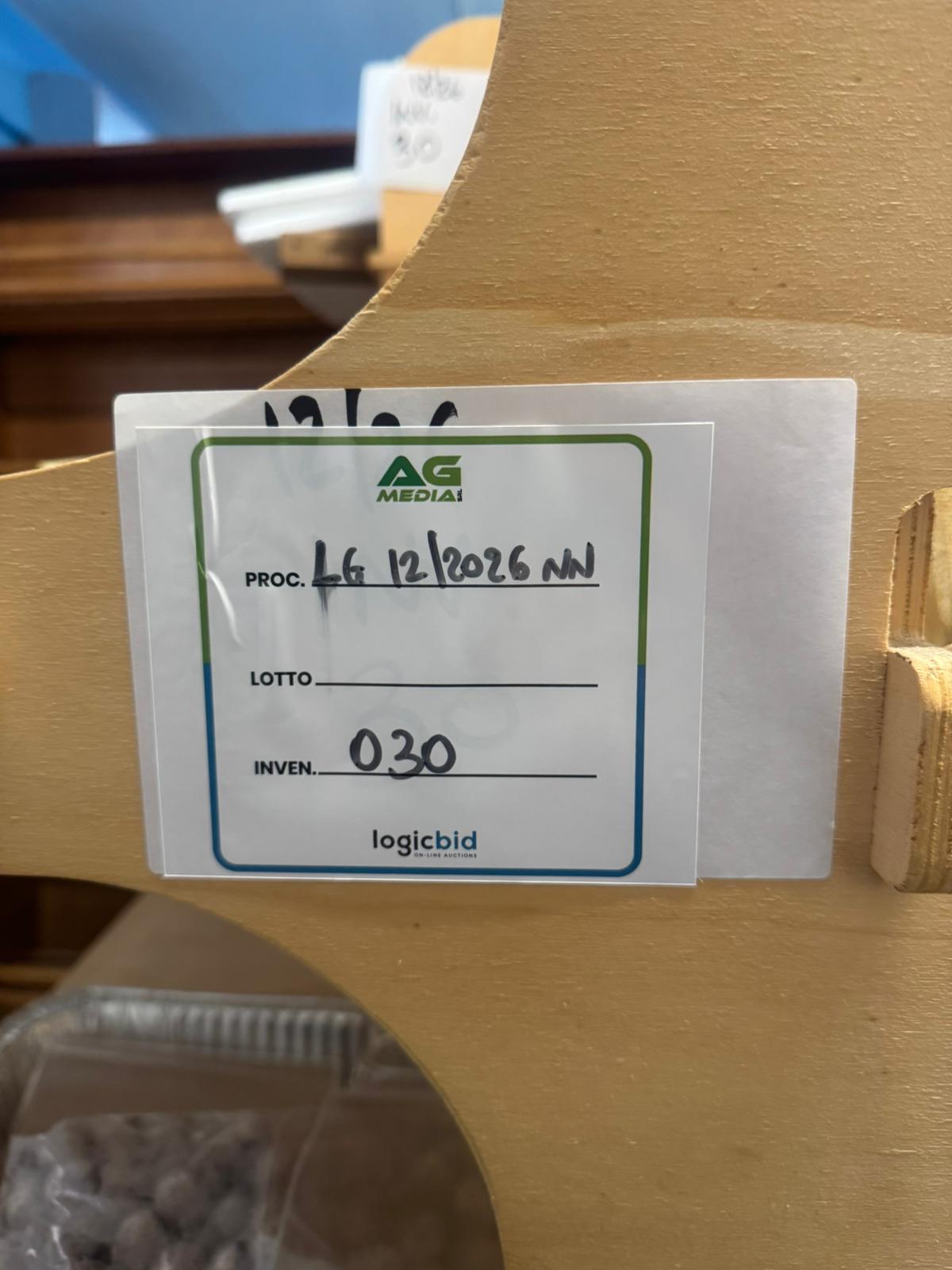 ESPOSITORI IN LEGNO A 5 RIPIANI (Liquidazione Giudiziale CCI)
