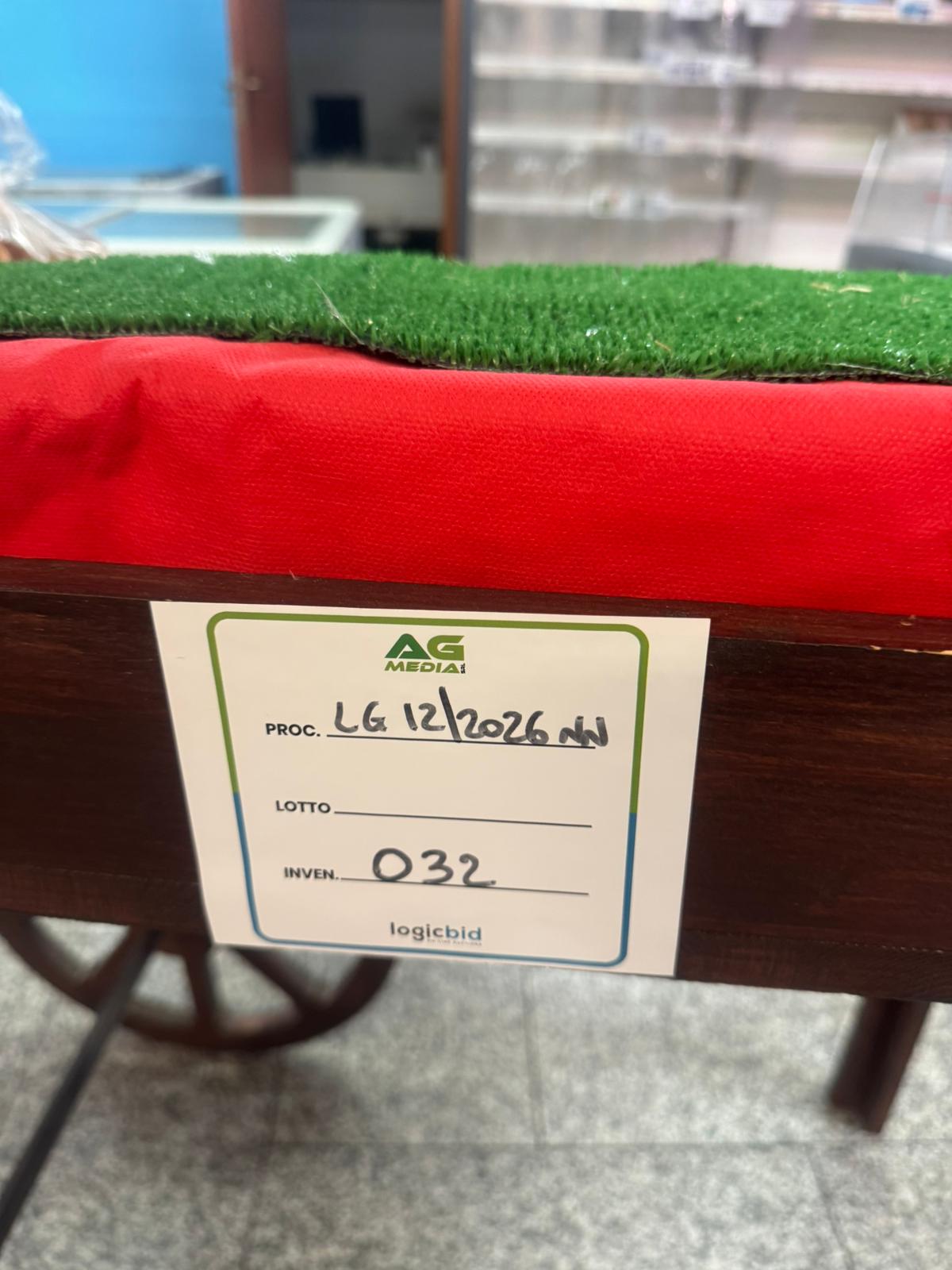 ESPOSITORE IN LEGNO CARRELLATO (Liquidazione Giudiziale CCI)